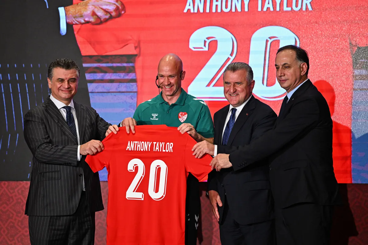 a-milli-futbol-takiminda-sergen-yalcin-donemi-tff-anlasmayi-duyurdu-1792505132073.jpg Türk futbolunda yeni dönem! TFF resmen duyurdu: Sergen Yalçın ve Anthony Taylor kararı - 2