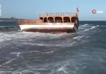 Kızkalesi'nde tekne karaya oturdu