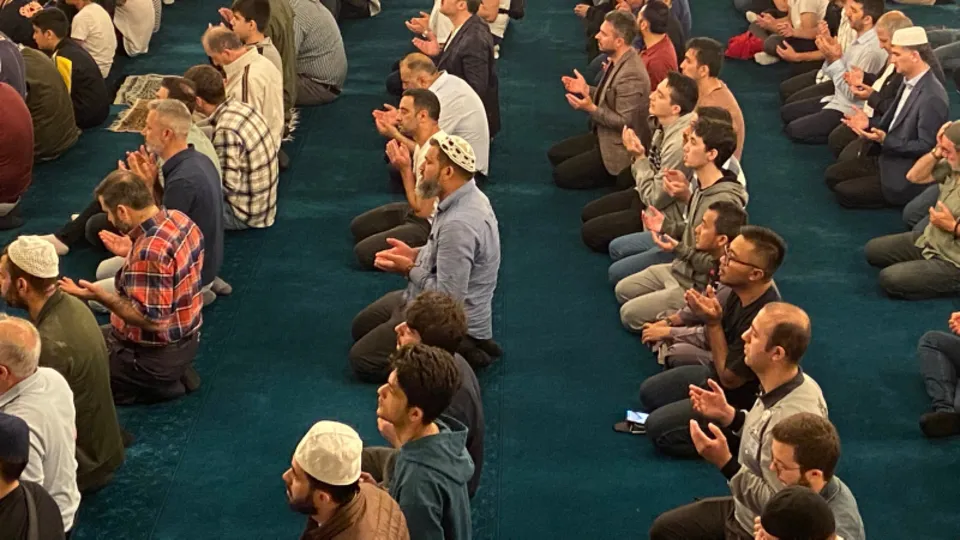 Gençler İstanbul fethinin yıldönümü için hazırlanan sabah namazında programında Ayasofya Camii'nde buluştu