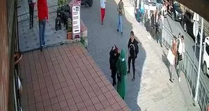 Başörtülü kadınlar neden hedefte?