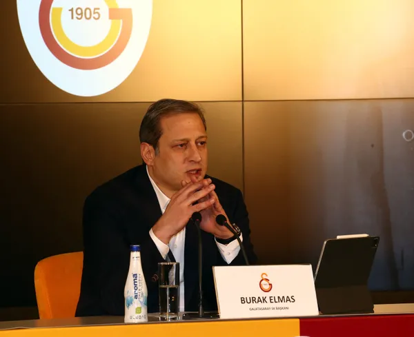 galatasarayda-burak-elmastan-flas-karar-1643797147632.jpg Galatasaray'da Burak Elmas'tan transfer ve Gedson Fernandes açıklaması - 5