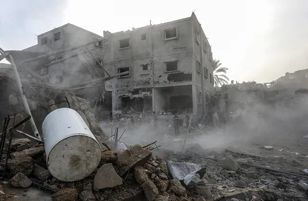 Katil ordusu Şifa Hastanesi’ndeki mazlum hastaları çıkmaya zorladı