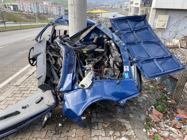 samsunda-mucize-kurtulus-otomobil-hurdaya-dondu-ama-1612525929307.jpg Samsun'da mucize kurtuluş! Otomobil hurdaya döndü ama... - 5