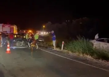 Balıkesir'de korkunç kaza! 2 otomobil kafa kafaya çarpıştı:1 ölü, 2 yaralı