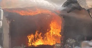 Sivas’ta korkutan yangın! 5 odunluk 1 samanlık yandı