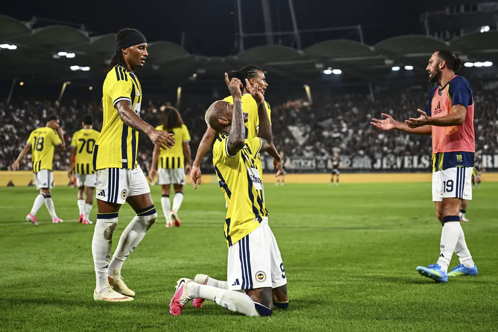 kanarya-play-off-biletini-kapti-mac-sonucu-sturm-graz-0-1-fenerbahce-1786479921439.jpg Kanarya play-off biletini kaptı! Maç sonucu: Sturm Graz 0-1 Fenerbahçe - 5