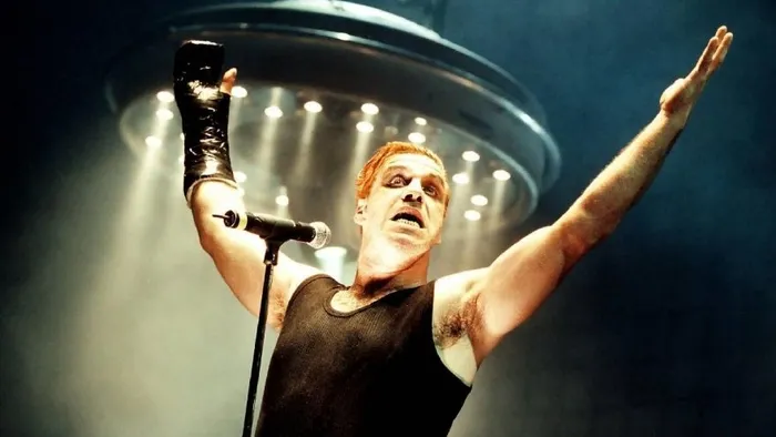 rammsteinin-vokalisti-till-lindemann-coronaviruse-yakalandi-1585314762306.jpg Rammstein’ın vokalisti Till Lindemann coronavirüse yakalandı! - 1