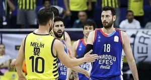 Anadolu Efes son saniyede güldü! FB ile durum eşit...