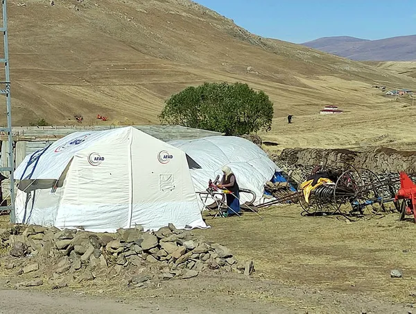 ardahandaki-deprem-sonrasi-yaralar-sariliyor-5-koye-50-cadir-kuruldu-1664368993490.jpg Ardahan'daki deprem sonrası yaralar sarılıyor! 5 köye 50 çadır kuruldu - 1