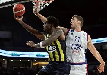 TBF'den Anadolu Efes-Fenerbahçe maçındaki hakemlerle ilgili flaş karar
