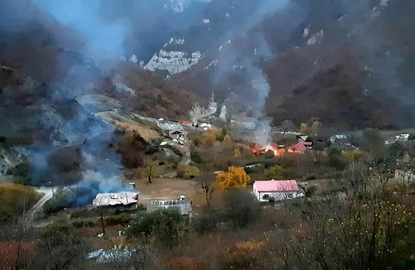 Kelbecer'den çekilen Ermeniler bölgeyi ateşe verdi - 2
