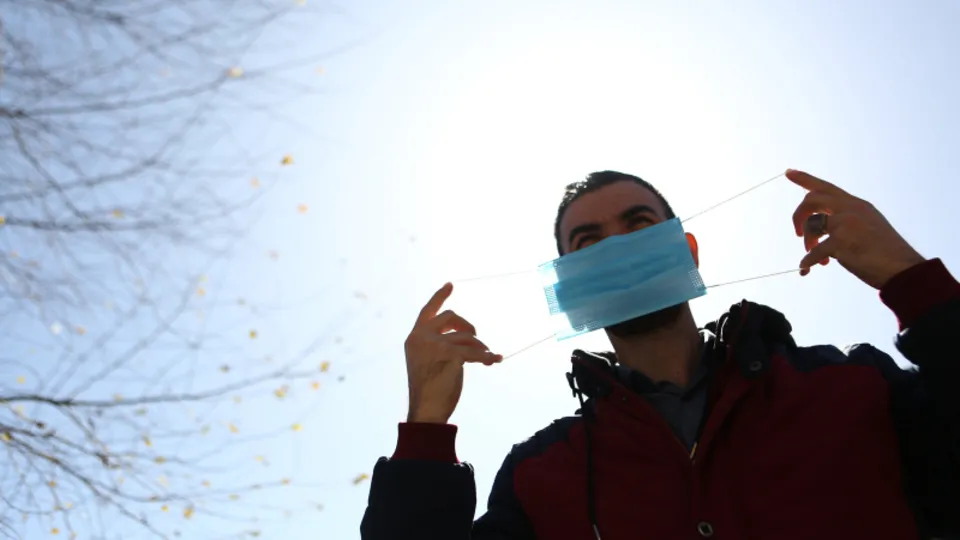 Açık alanlarda maske yasağına veda vakti! Salgınla mücadelede yeni dönem