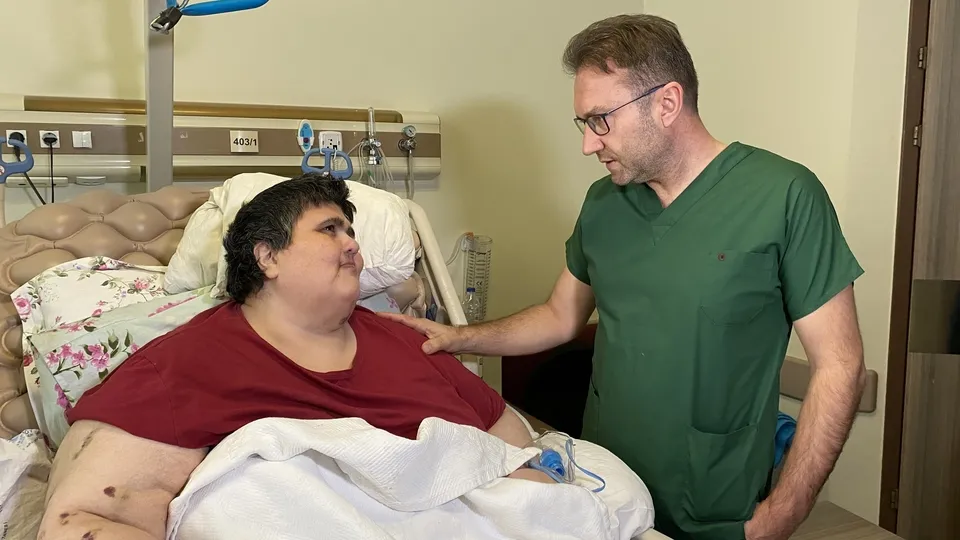 Zayıflamak için internetten aldığı ilaç hayatını kabusa çevirdi! 400 kiloya yaklaştı