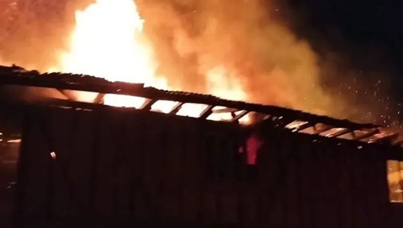 KASTAMONU’DA AHŞAP EV YANGINDA KÜLE DÖNDÜ! 