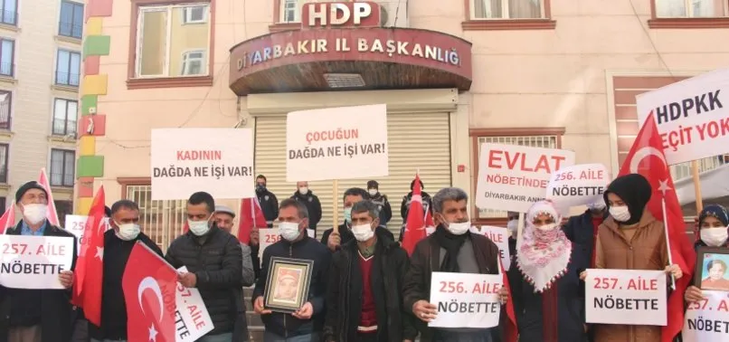 HDP binası önündeki evlat nöbeti 885’inci gününde! Aile sayısı 257’ye yükseldi: Gelene kadar ayrılmayacağım