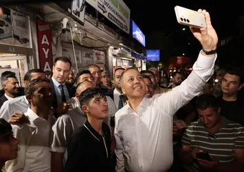 Bakan Yerlikaya Ağrı’da esnafla buluştu