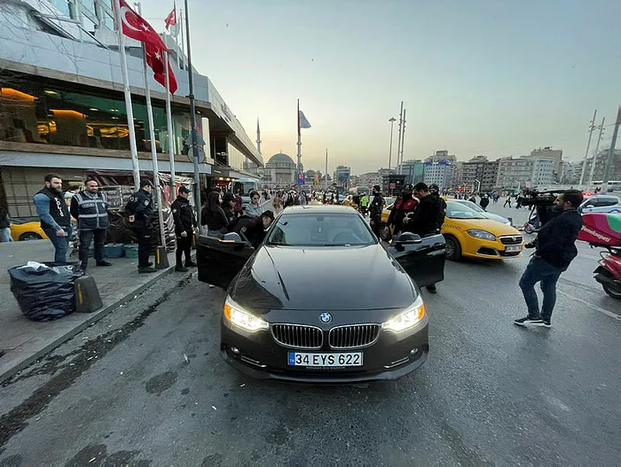 istanbulda-yeditepe-huzur-asayis-uygulamasi-yapildi-1648838066193.jpg İstanbul'da "Yeditepe Huzur" asayiş uygulaması yapıldı - 2