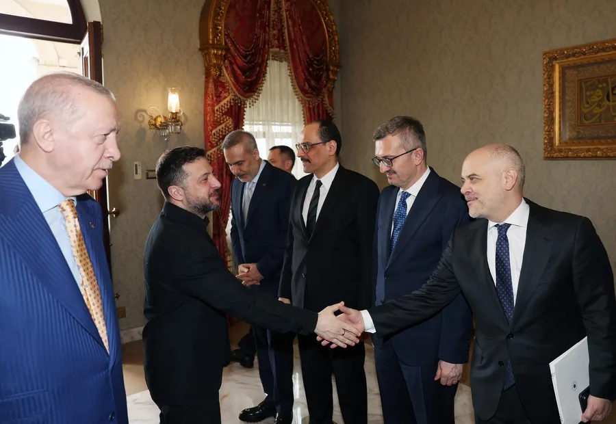 ukrayna-lideri-zelenskiyden-baskan-erdogana-tesekkur-1775543668558.jpg (Foto: AA)