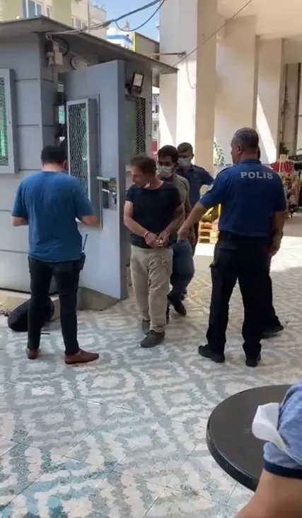 Rambo bıçaklı saldırgan kuyumcuda dehşet saçtı! İş yeri sahibi boğuşma anlarını anlattı - 4