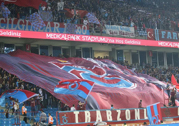 Trabzonspor-Fenerbahçe derbisinin biletleri satışta