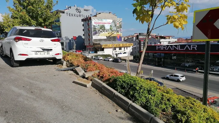 Yoldan çıkan otomobil 20 metre yükseklikten uçtu - 4
