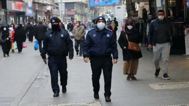 Gaziantep’te soğuk havaya rağmen çarşılar doldu