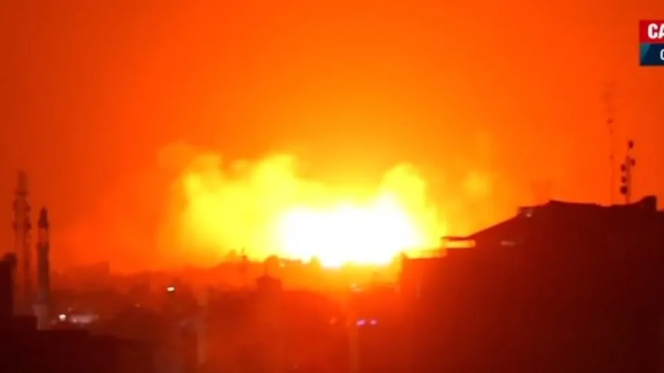 Gazze’de yoğun bombardıman canlı yayında!