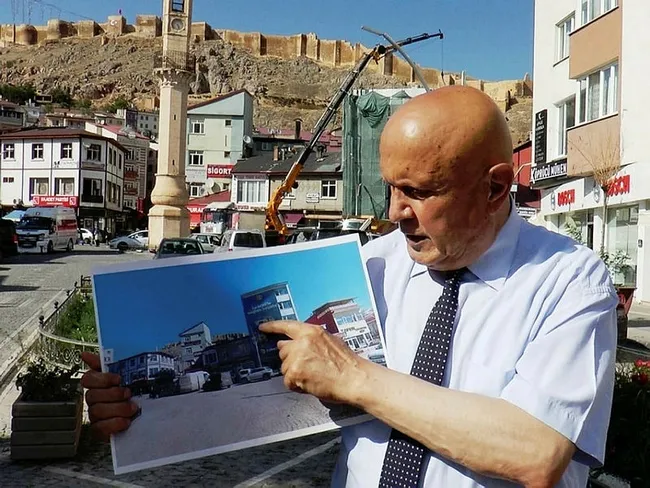 tarihi-bayburt-kalesi-ile-saat-kulesi-butunlesiyor-1625232779978.jpg Tarihi Bayburt Kalesi ile Saat Kulesi bütünleşiyor - 1