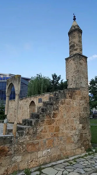 Kosova'da 564 yıllık tarihi camiye çirkin saldırı - 3