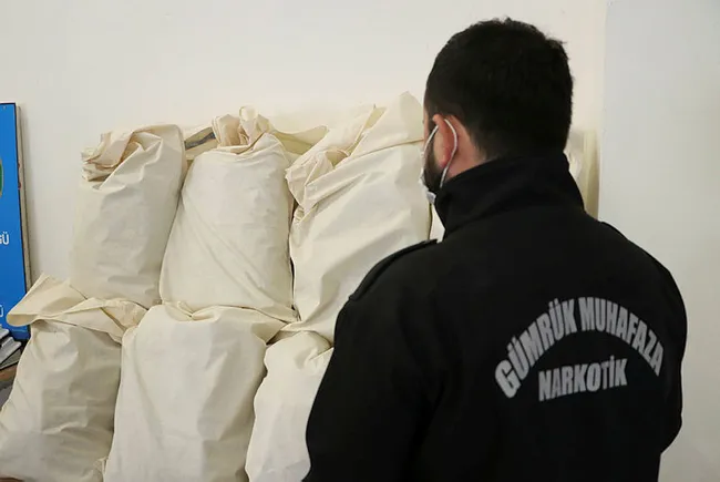 Kapıkule ve Hamzabeyli'de 4,5 milyon liralık uyuşturucu ele geçirildi - 3