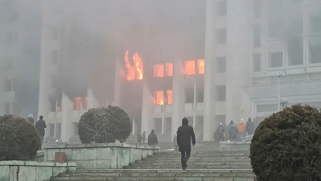 kazakistandaki-kaosun-arkasinda-kim-var-kazakistandaki-sokak-olaylari-ile-kimler-ne-yapmak-istiyor-1641638485781.jpg Kazakistan’daki kaosun arkasında kim var? Kazakistan'daki sokak olayları ile kimler ne yapmak istiyor? - 13