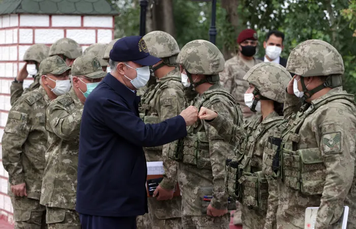 Son dakika: Milli Savunma Bakanı Hulusi Akar’dan bilgi alan Başkan Erdoğan hudut birliklerine seslendi: Yalan terörü Türkiye’de estiriliyor