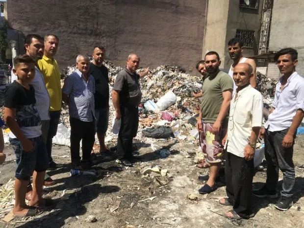 İzmir'in merkezinde çöp dağı: Defalarca yangın çıktı - 1
