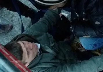 Yenibosna metrobüs durağında bıçaklı saldırı