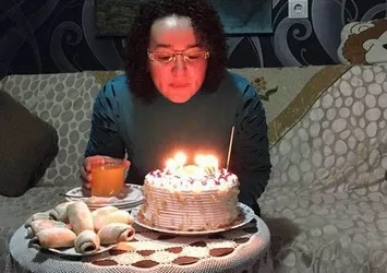 Başına poşet bağlayıp, çok sayıda hapla intihar etti