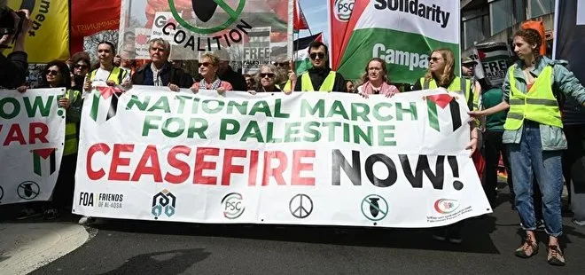 Terör devleti İsrail’e silah satışları İngiltere Parlamentosu önünde protesto edildi