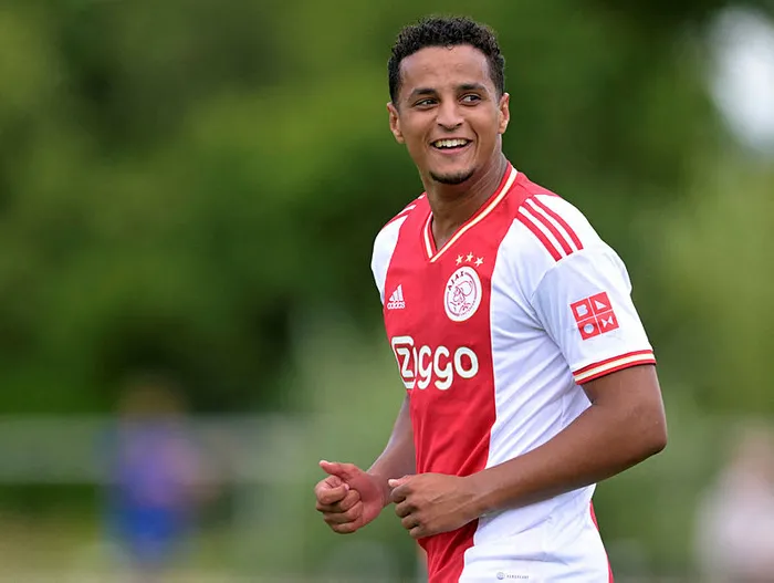 Ajaxlı futbolcu Mohamed Ihattaren’in Porsche marka lüks aracı yandı