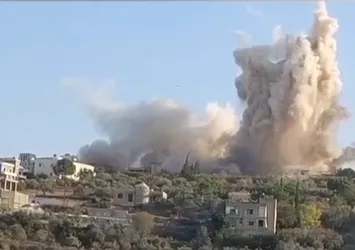 İsrail Lübnan’da bir binayı vurdu