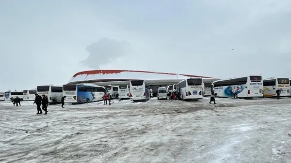 İstanbul’da kar esareti: Yollar trafiğe açıldı uçuşlar başladı! | Dakika dakika gelişmeler...