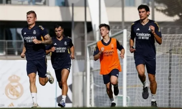 arda-gulerin-real-madrid-antrenmanindan-ilk-karesi-1689019109311.jpg Arda Güler'in Real Madrid antrenmanından ilk kareleri... - 2
