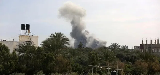 İsrail’in topçu atışları sonucu Refah’taki belediye binasında yangın çıktı