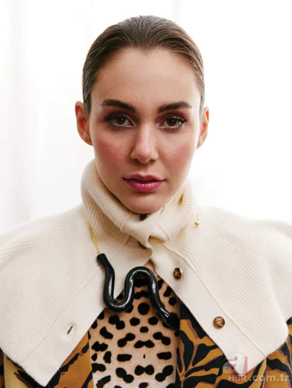 Berfu Yenenler’den şok eden itiraf! 19 yaşındayken ‘Kedicik’ olmaktan şans eseri kurtulmuş 3