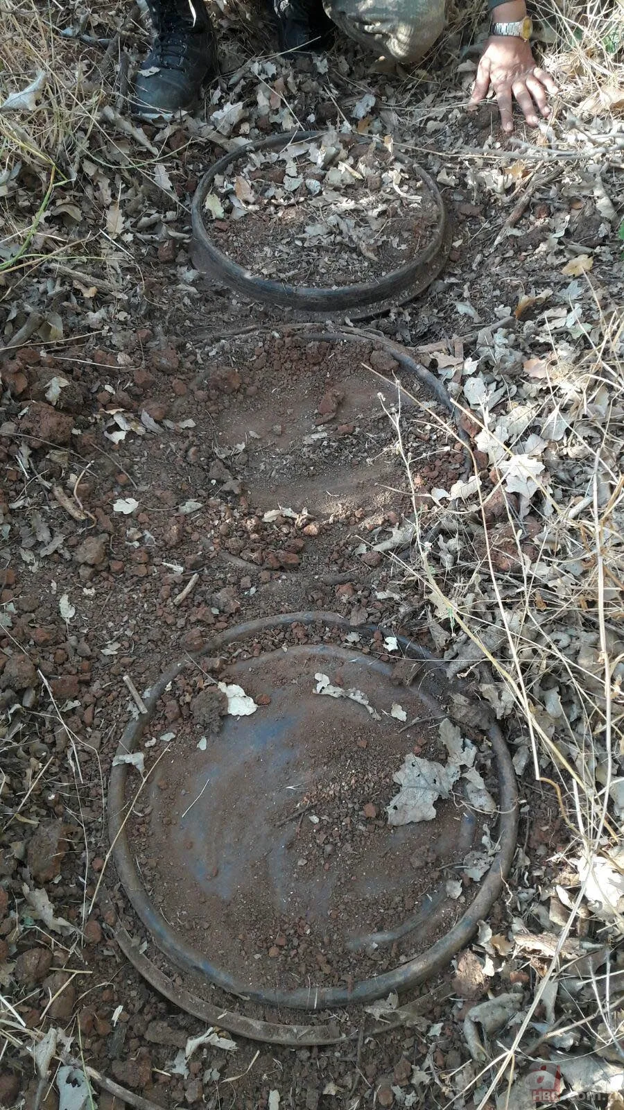 PKK'nın toprağa gömülü cephanesi ele geçirildi 5