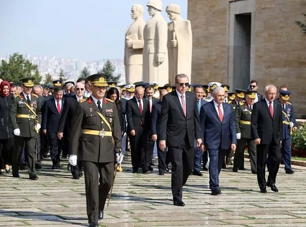 Erdoğan ile Bahçeli’nin samimi sohbeti dikkat çekti
