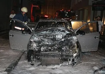 İstanbul'da 3 otomobil ve bir hafriyat tırı kundaklandı