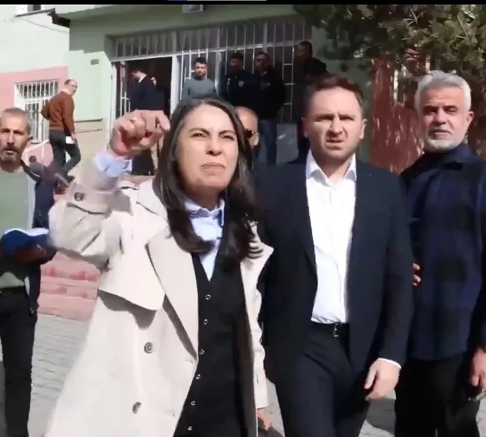 DEM’lilerden sandık başında büyük provokasyon! Milletin iradesine kastediyorlar! Güvenlik güçleri meydanı boş bırakmadı