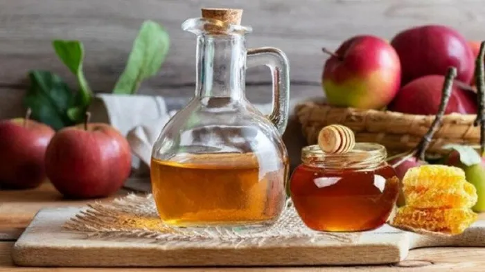 Duşta tüm akneler kuruyacak! Banyonuza bir kaşık ekleyin...