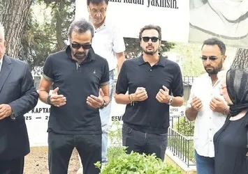 Çolpan İlhan mezarı başında anıldı