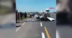 Otomobiller kavşakta çarpıştı: 4 yaralı