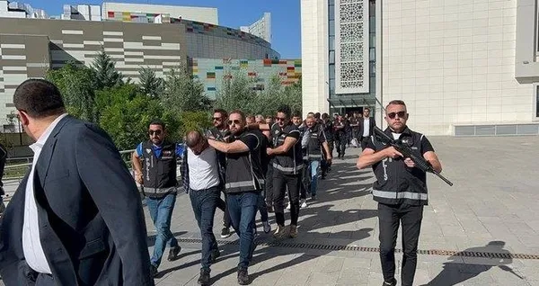 1694613655326.jpeg Yurt dışına kaçarken yakalanmıştı! Ayhan Bora Kaplan hakkında yeni detaylar ortaya çıktı! İlk kaydı 2007'de... Sünnet düğününde 45 milyonluk takı - 3